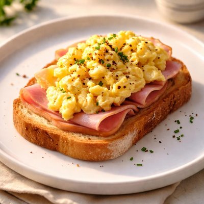 火腿炒蛋土司