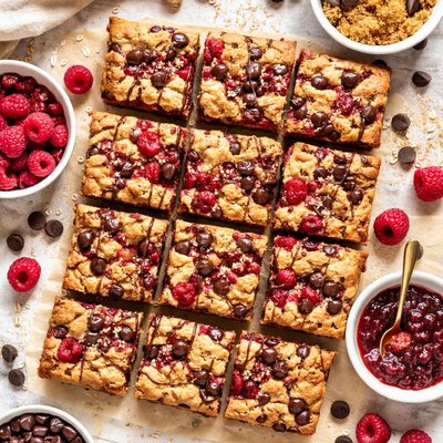Image of Chocolate Chip Raspberry Bars Toh