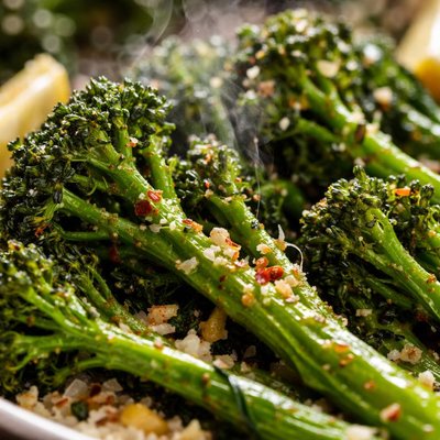 Image of Whole30 Garlic and Lemon Roasted Broccolini