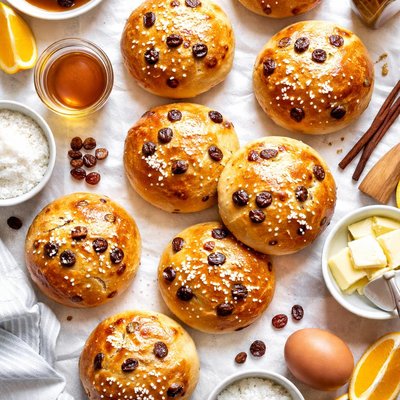 Image of German Rosinenbroetchen German Brandy Soaked Raisin Cookies