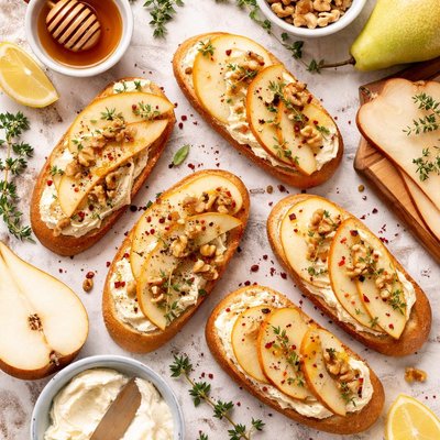 Image of Pear and Smoked Gouda Snack