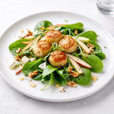 Image of Spinach Salad with Scallops and Apples