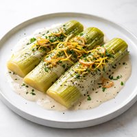 Leeks Braised in Cream with Garlic and Lemon