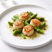 Sea Scallops and Asparagus with Vermouth